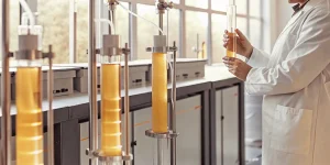 Équipement de laboratoire utilisé pour l’extraction et l’analyse de cannabis.