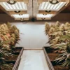 salle de culture de cannabis en intérieur avec panneaux LED en floraison